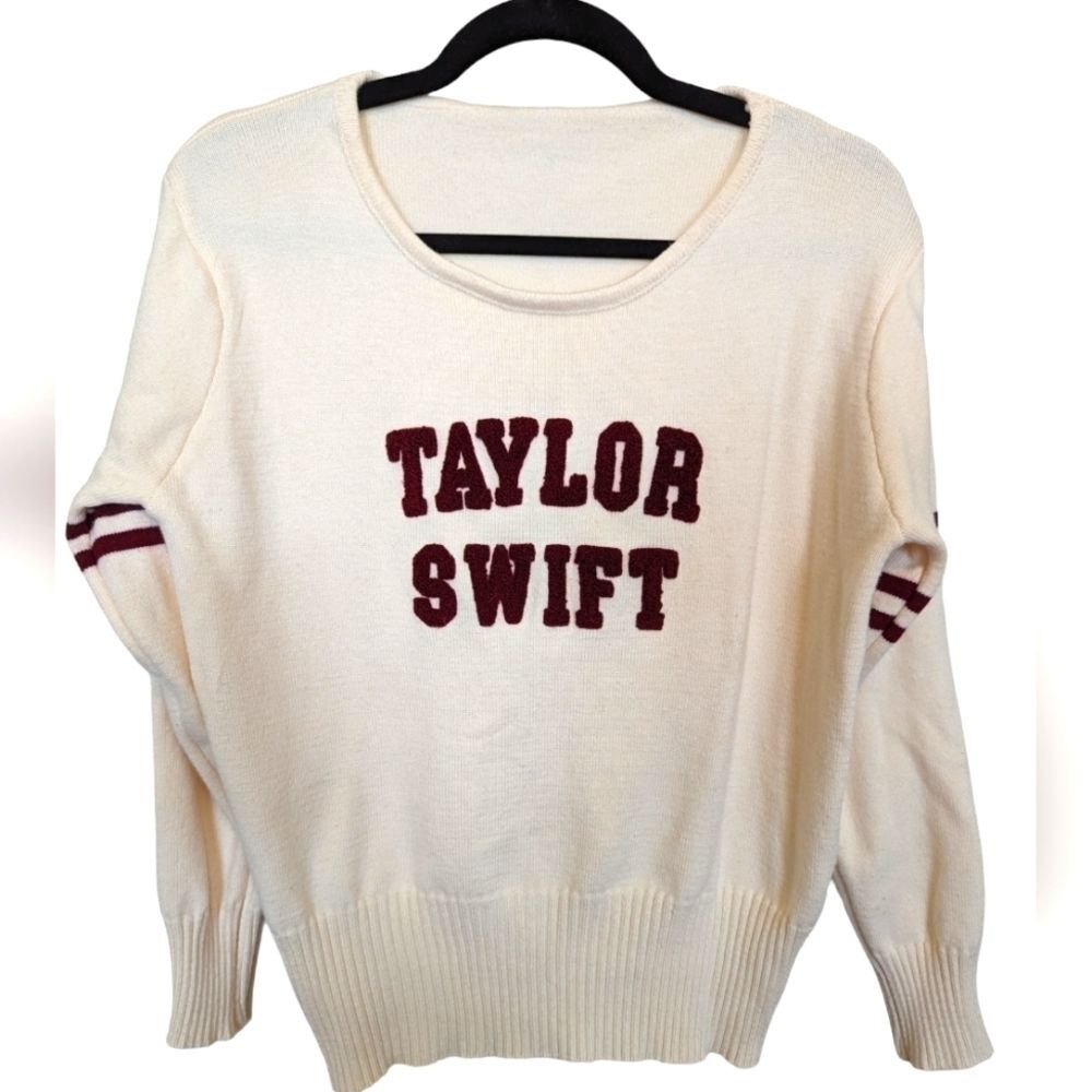 Taylor Swift Red sweater cream with maroon details M